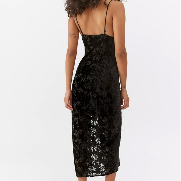Urban Outfitters Black Floral Velvet Mallory Midi Dress size medium - Picture 2 of 6